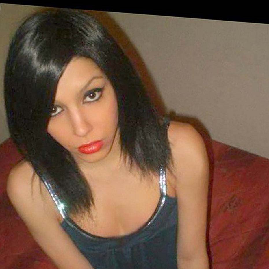 Jolie et jeune sissy sur Rennes pour un plantrans en extérieur